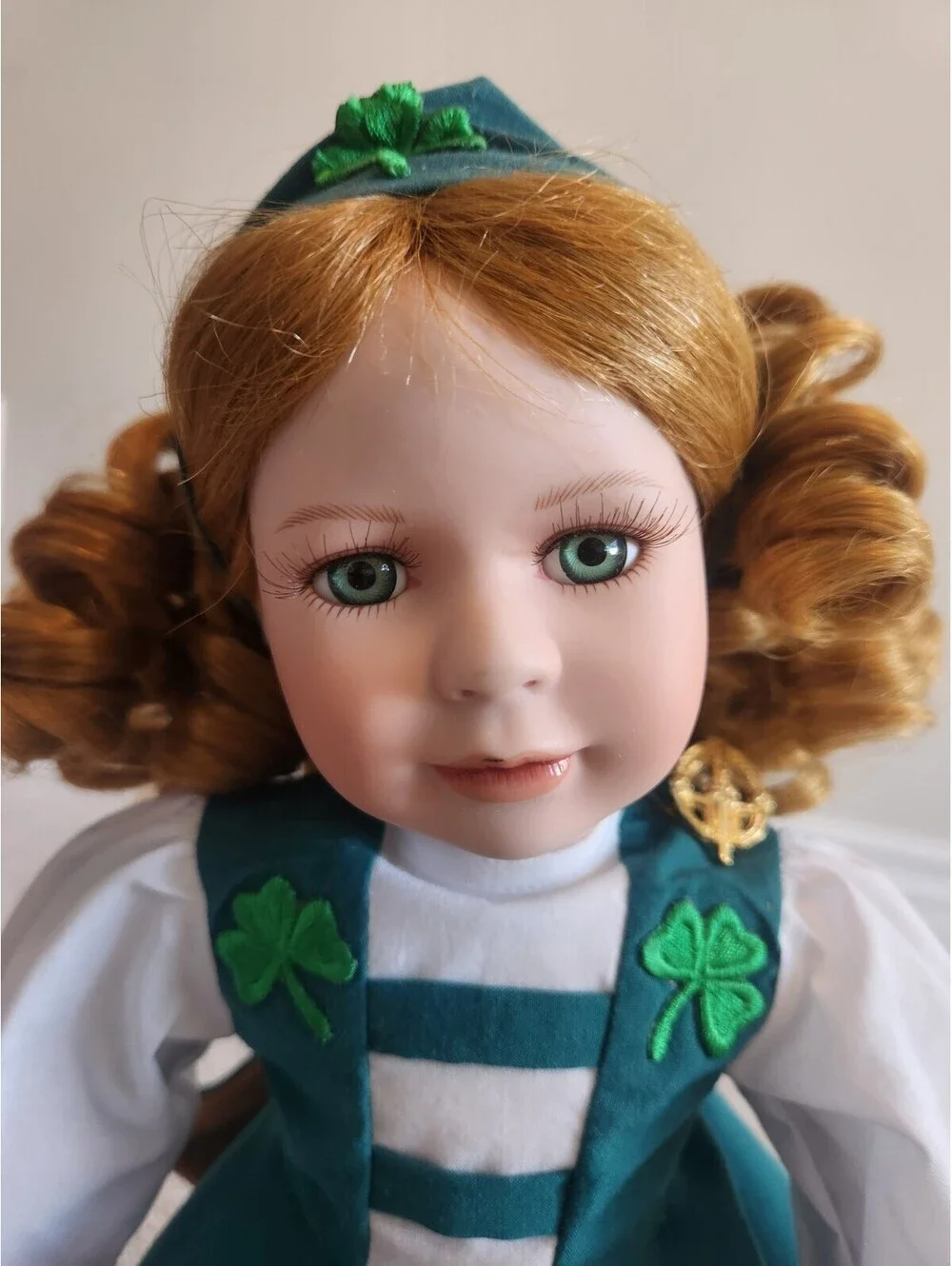 Alberon Collections Aoife Una Doll Irish Shamrock Collection Unique NIB W/Stand
